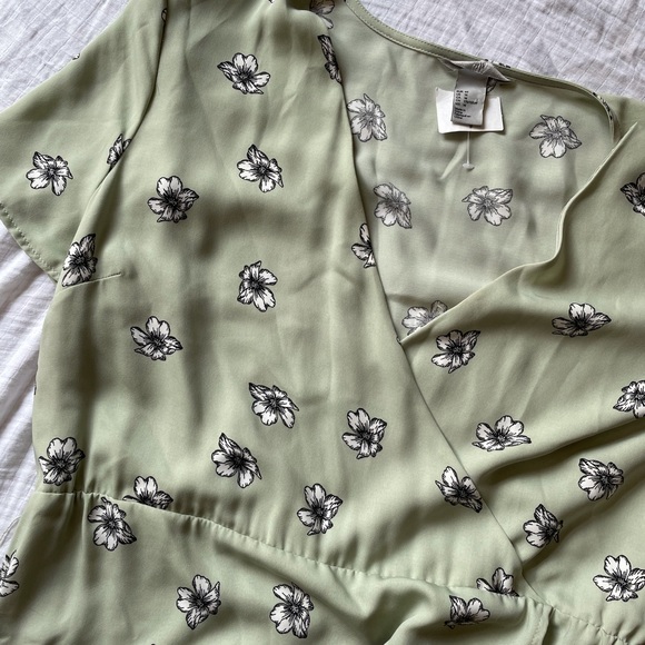 Flowy Spring Dress - Picture 5 of 10